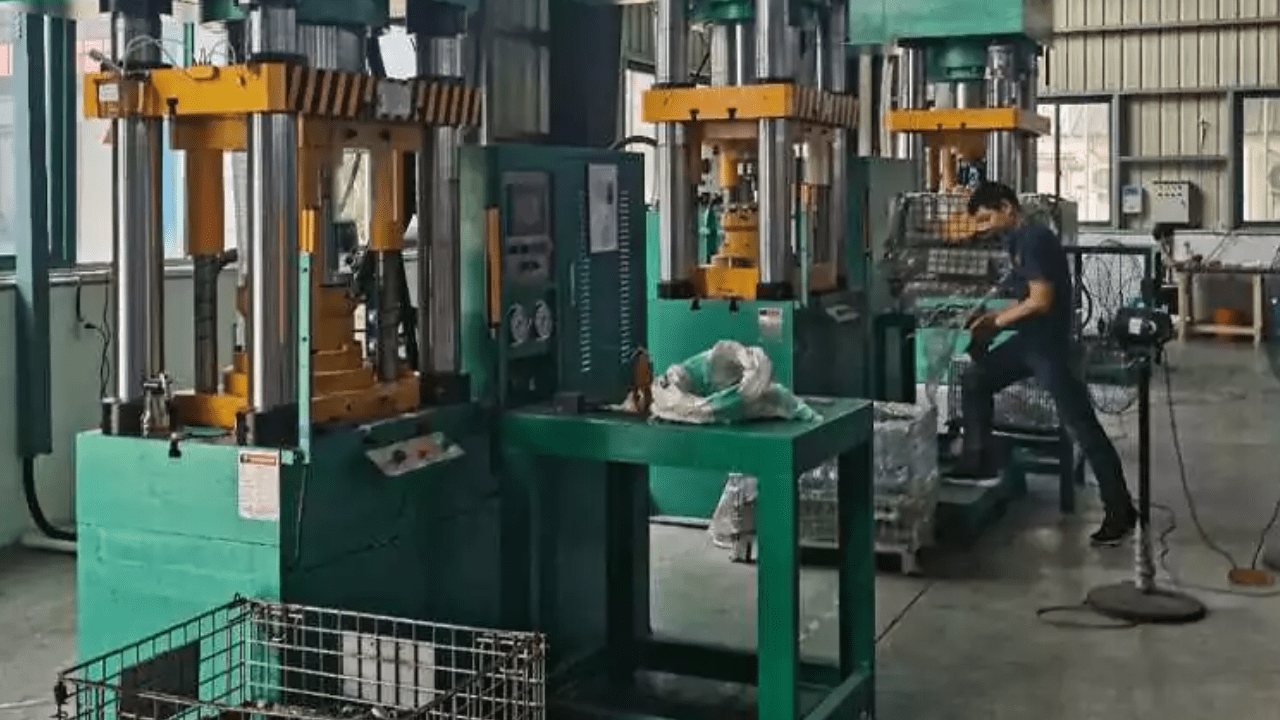 Which Types Of forging Tools And Equipment Are Used In the Forging Process?