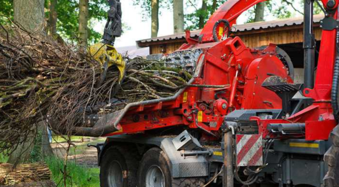 What Are The Key Characteristics Of Wood Chipper Blades?