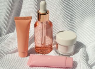 What Sets a Reliable Cosmetic Packaging Manufacturer Apart: Top Qualities?